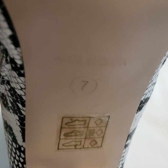 PrettyLittleThing Snake Print Ankle Boots - Picture 10 of 11